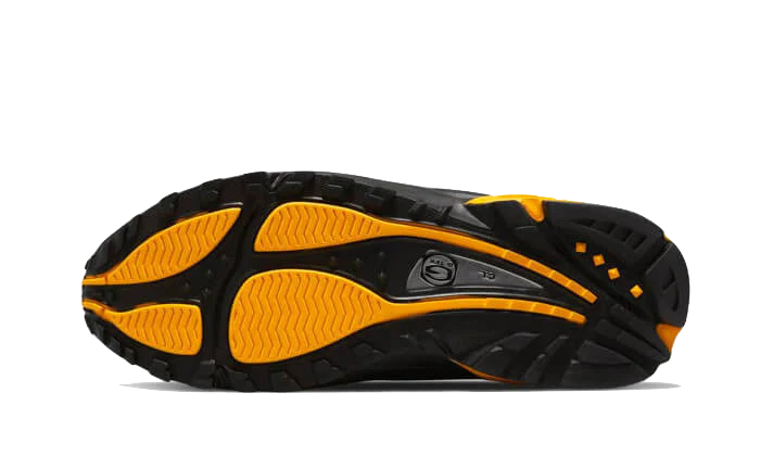 Buty Nike NOCTA Hot Step Air Terra Black University Gold - widok z przodu - Rozmiary EU