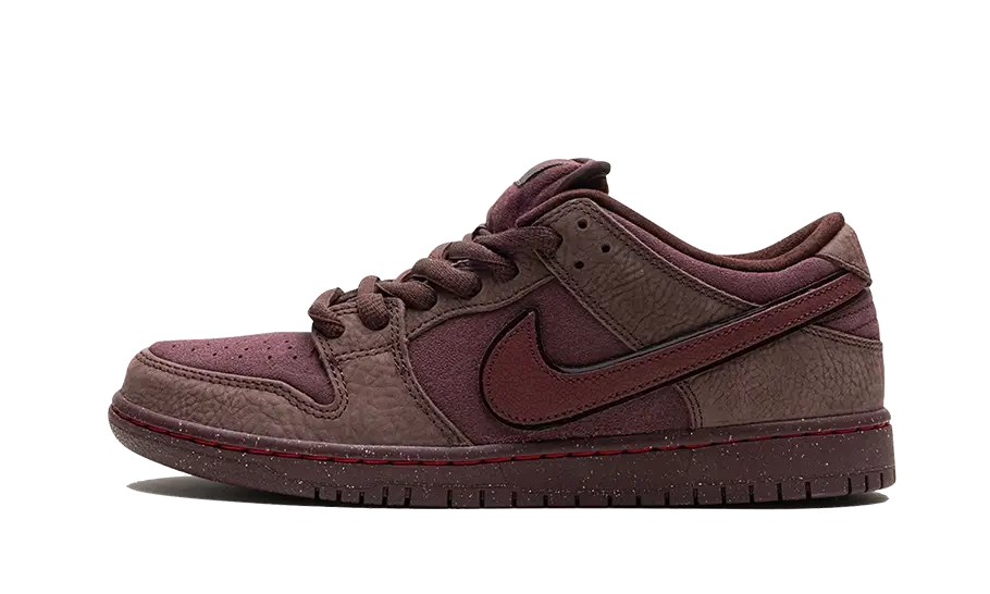 Yeezy Nike SB Dunk Low City Of Love Burgundy Crush czerwony-burgundowy - widok główny z boku | Saturaise.com