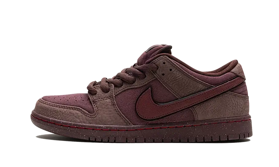 Yeezy Nike SB Dunk Low City Of Love Burgundy Crush czerwony-burgundowy - widok główny z boku | Saturaise.com