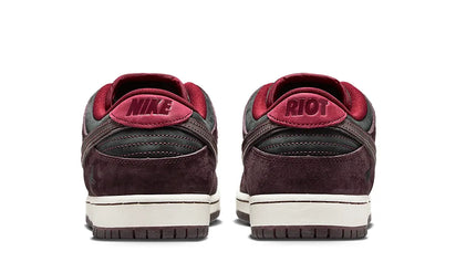 Riot Skateshop x Nike SB Dunk Low "Mahogany" - zdjęcie 3