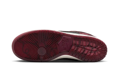 Riot Skateshop x Nike SB Dunk Low "Mahogany" - zdjęcie 4