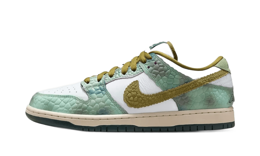 Yeezy Alexis Sablone x Nike SB Dunk Low "Chameleon" biały-zielony - widok główny z boku | Saturaise.com