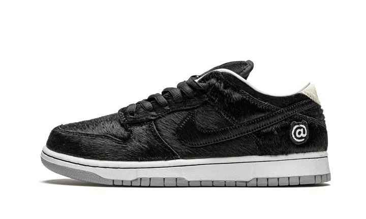 SB Dunk Low BE@RBRICK Medicom Toy - widok główny z boku - Kolekcjonerska figurka