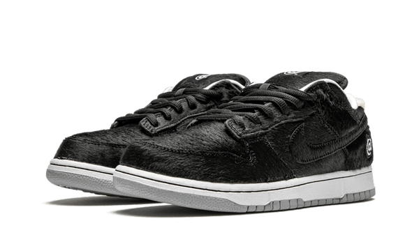 SB Dunk Low BE@RBRICK Medicom Toy - Yeezy SB Dunk Low BE@RBRICK Medicom Toy - widok z drugiego boku - Limitowana edycja