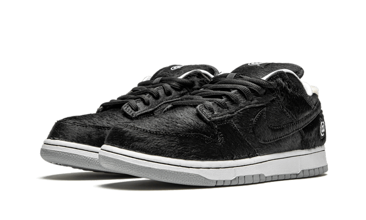 Yeezy SB Dunk Low BE@RBRICK Medicom Toy - widok z drugiego boku - Limitowana edycja