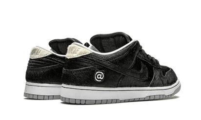 SB Dunk Low BE@RBRICK Medicom Toy - widok z przodu - Art Toys | Saturaise