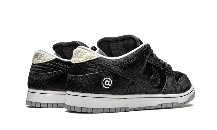 SB Dunk Low BE@RBRICK Medicom Toy - widok z przodu - Art Toys | Saturaise