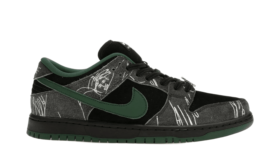 Kup oryginalne There Skateboards x Nike SB Dunk Low "Black" HF7743-001 - widok z drugiego boku - Sneakersy