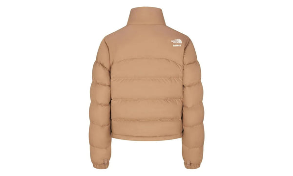 SKIMS x TNF 2000 Retro Nuptse Jacket Ochre - SKIMS x TNF 2000 Retro Nuptse Jacket Ochre - widok z drugiego boku - Premium Quality