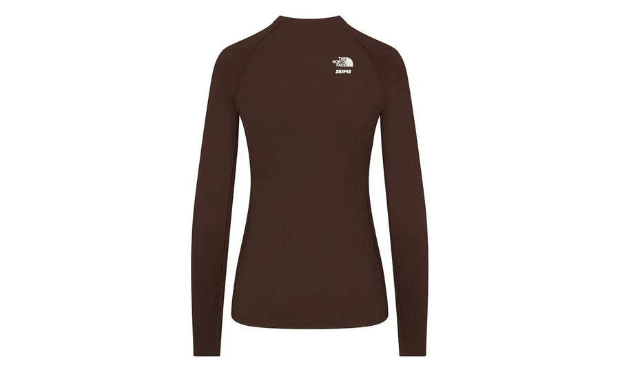Kup oryginalne SKIMS x TNF Dotknit Long Sleeve Top Coca - widok z drugiego boku - Sneakersy
