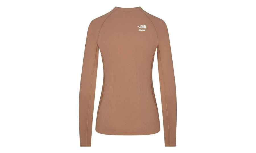 Kup oryginalne SKIMS x TNF Dotknit Long Sleeve Top Sienna - widok z drugiego boku - Sneakersy