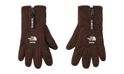 Saturaise SKIMS x TNF Retro Denali Fleece Gloves Coca brązowy - widok główny z boku | Saturaise.com