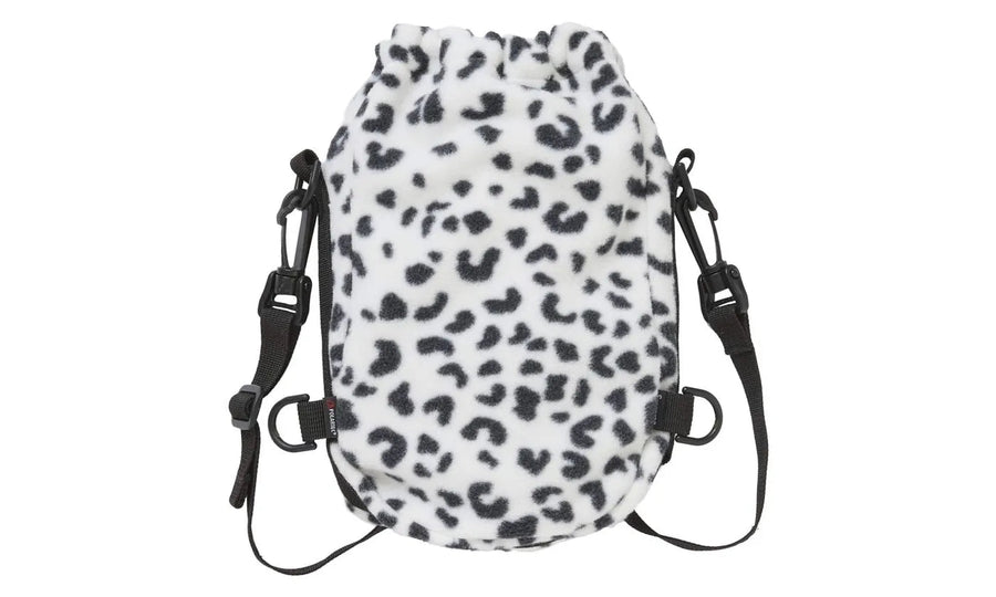 Supreme Polartec Sling Bag Leopard - widok z drugiego boku - Markowe dodatki