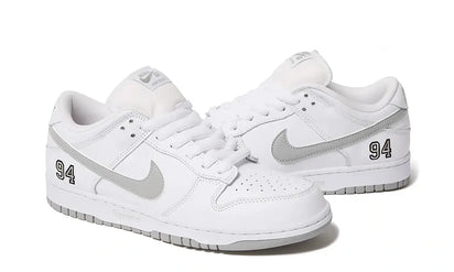 Supreme x Nike SB Dunk Low 94 White Metallic Silver - zdjęcie 2