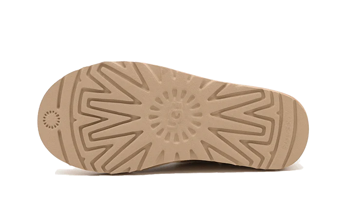 Buty UGG UGG Classic Ultra Mini Boot Chestnut - widok z przodu - Rozmiary EU