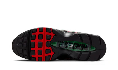 Undefeated x Nike Air Max 95 SP Black - zdjęcie 4
