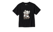 Uniqlo T-Shirt KAWS Black Graphic - widok główny z boku - Kolekcjonerska figurka