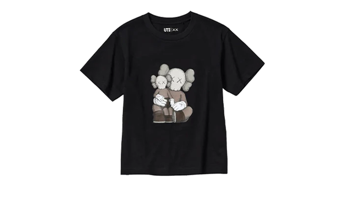 Uniqlo T-Shirt KAWS Black Graphic - widok główny z boku - Kolekcjonerska figurka