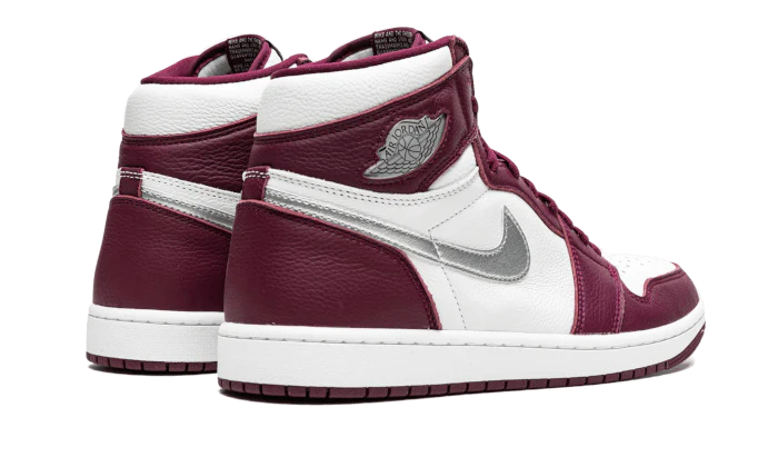 Buty Air Jordan Air Jordan 1 Retro High OG Bordeaux - widok z przodu - Rozmiary EU