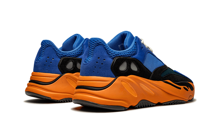 Buty Adidas Yeezy 700 Bright Blue - widok z przodu - Rozmiary EU