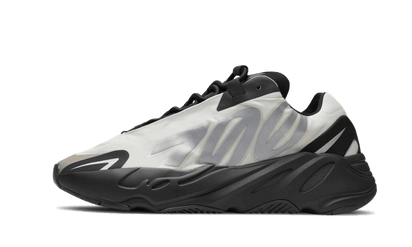 Adidas Yeezy 700 MNVN Bone czarny-srebrny - widok główny z boku | Saturaise.com