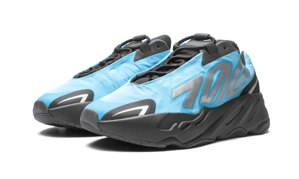 Yeezy 700 MNVN Bright Cyan - Kup oryginalne Yeezy 700 MNVN Bright Cyan - widok z drugiego boku - Sneakersy