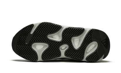 100% Oryginalne Yeezy 700 Salt - widok z tyłu - 1240.00 PLN