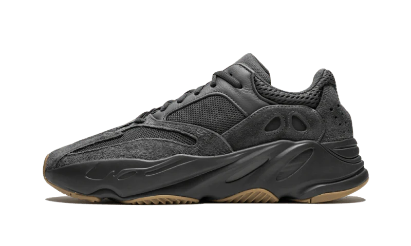 Adidas Yeezy Boost 700 Utility Black czarny-biały - widok główny z boku | Saturaise.com