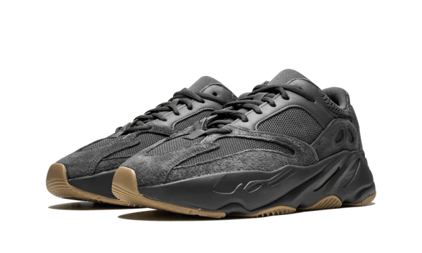 Yeezy Boost 700 Utility Black - Kup oryginalne Yeezy Boost 700 Utility Black - widok z drugiego boku - Sneakersy