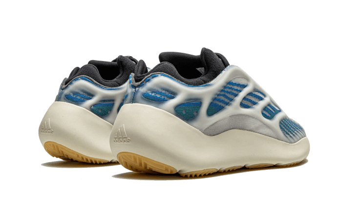 Buty Adidas Yeezy 700 V3 Kyanite - widok z przodu - Rozmiary EU