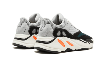 Buty Adidas Yeezy 700 Wave Runner Solid Grey - widok z przodu - Rozmiary EU