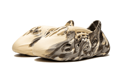 Kup oryginalne Yeezy Foam RNNR MX Clay Cream - widok z drugiego boku - Sneakersy