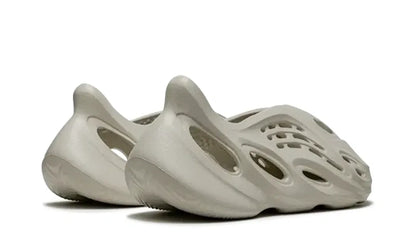 Yeezy Foam RNNR Sand - zdjęcie 3