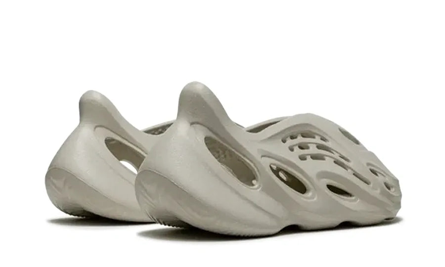 Yeezy Foam RNNR Sand - zdjęcie 3