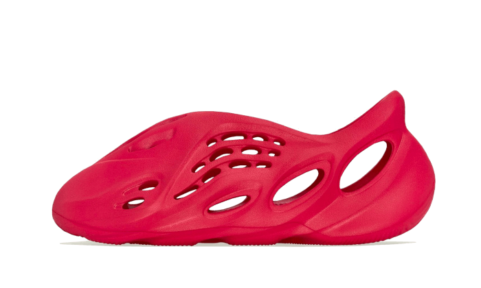 Yeezy Yeezy Foam RNNR Vermillion czerwony - widok główny z boku | Saturaise.com