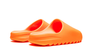 Buty Yeezy Yeezy Slide Enflame Orange - widok z przodu - Rozmiary EU