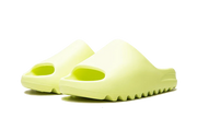 Kup oryginalne Yeezy Slide Glow Green - widok z drugiego boku - Sneakersy