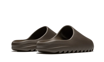 Buty Adidas Yeezy Slide Soot - widok z przodu - Rozmiary EU